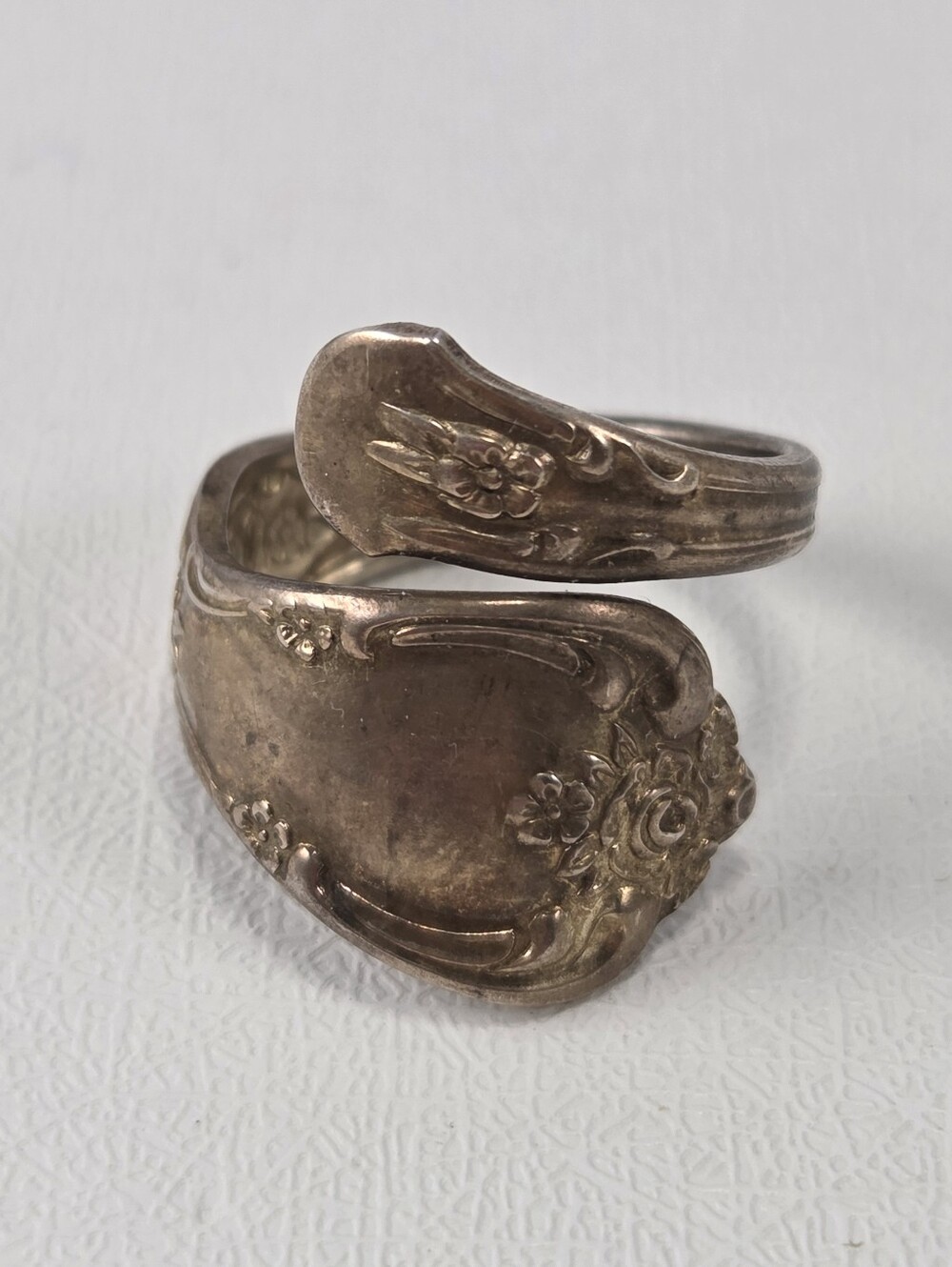 ​Vintage Wm. A. Rogers Oneida Floral Rose Silverplate Spoon Ring Size 6.5